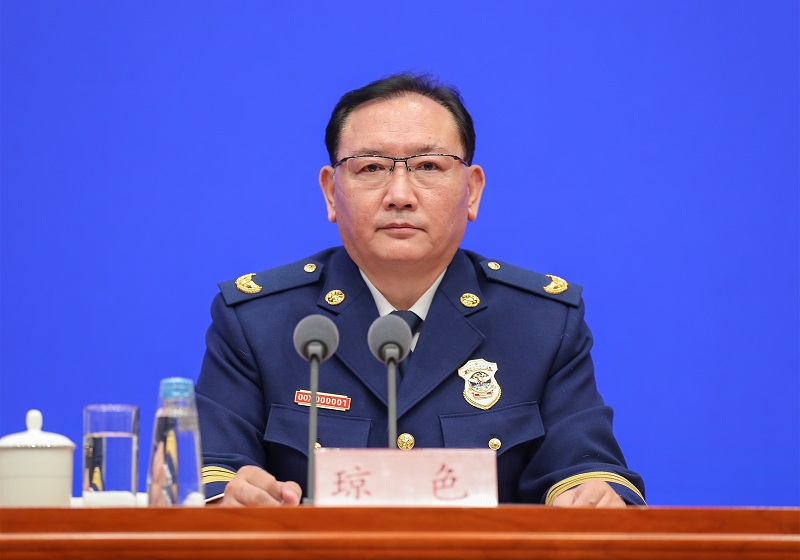 插漂亮美女逼逼应急部党组成员、消防救援局局长琼色出席新闻发布会